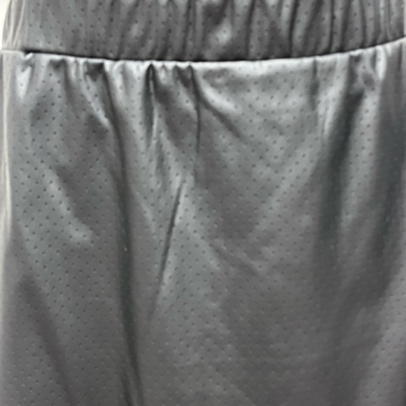 ✳️Perforated Vegan leather skirt - Picture 4 of 9